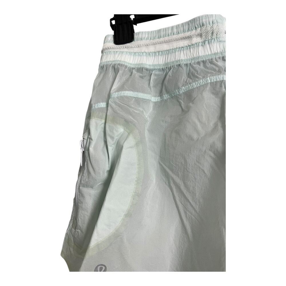 Lululemon Step out Short NWT 3" inseam size 8 Wind Running Athleisure Athletic - Picture 10 of 13